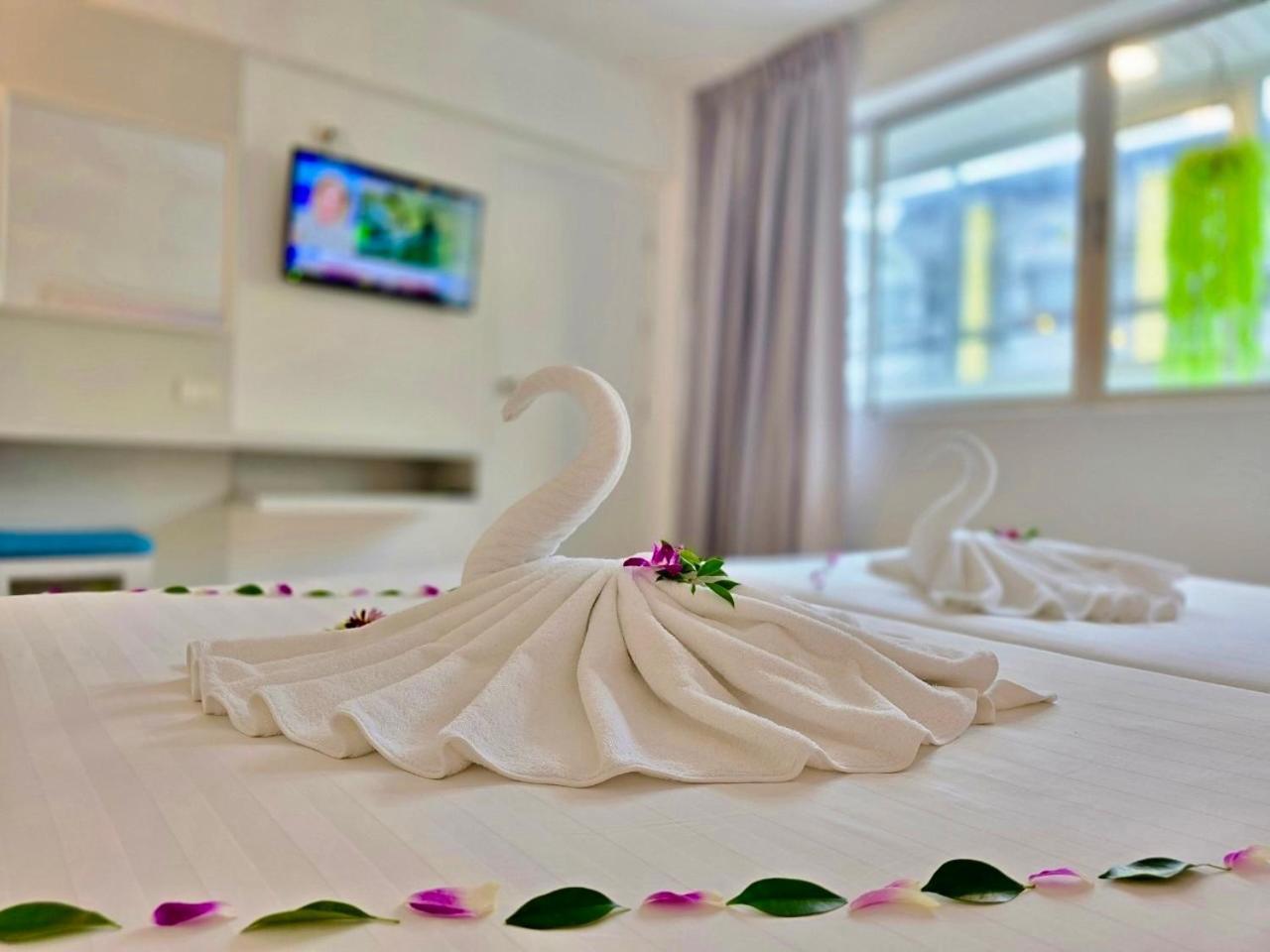 Hotel On Phuket Karon